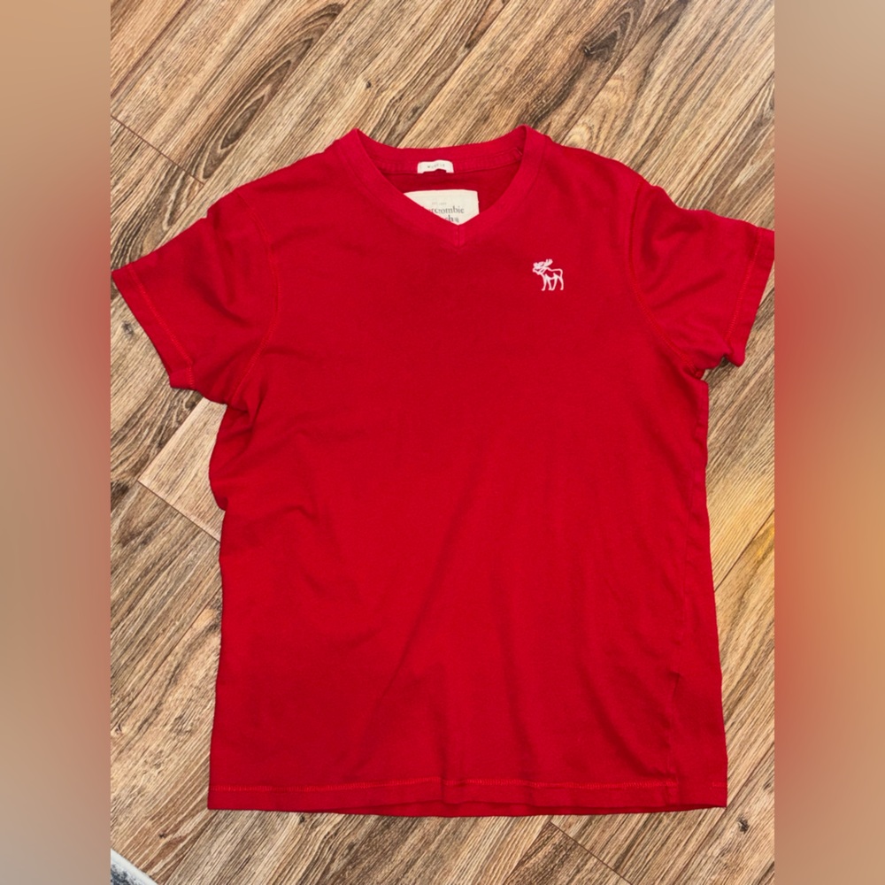 Abercrombie & Fitch Red Short Sleeve V-Neck Tee
